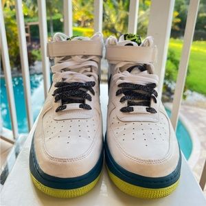 Nike Air size 10 no box light wear and tear must go!